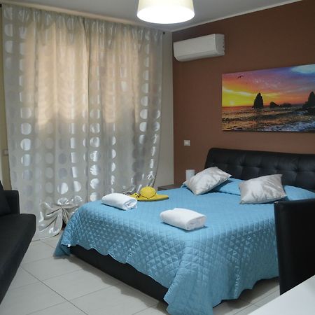 B&B Ciclopi Aci Castello Exterior foto